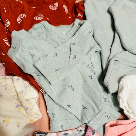 0-6 Months •BUNDLE DEAL• - Picture 6 of 16